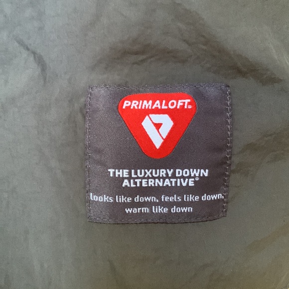 Mens GAP Brand NEW Gray Luxury DOWN Alternative Winter Puffer VEST - Picture 13 of 15